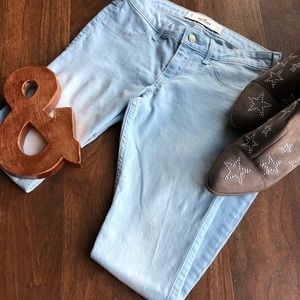 Hollister Jeans Light Wash Size 5S